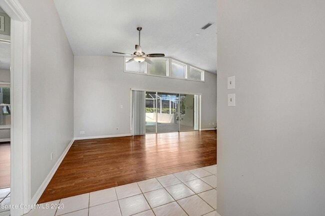 Building Photo - Suntree living