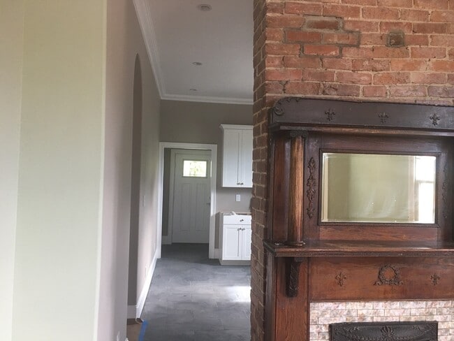 Building Photo - $1615 per Bedroom | 5BR/3BA Home in Fort S...