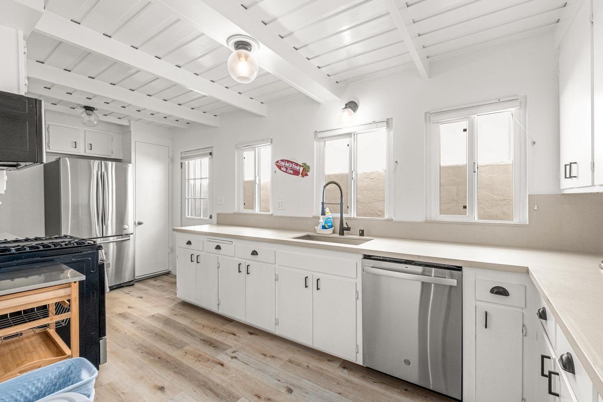 Building Photo - 63 9th Ct