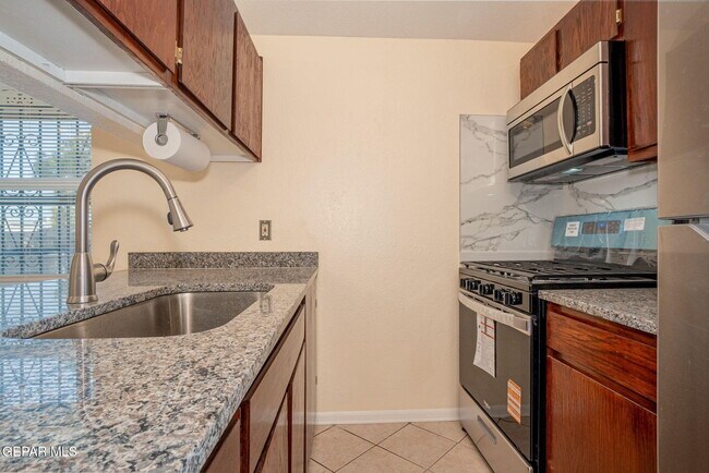 Building Photo - 11450 Sundrop Ct