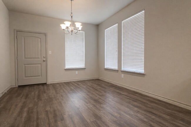 Building Photo - 5305 Kemper St