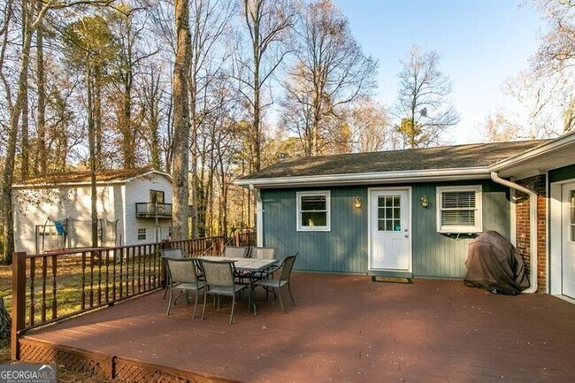 Building Photo - 2805 Pine Hill Dr