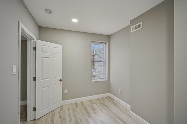 Building Photo - 2229 N Hancock St