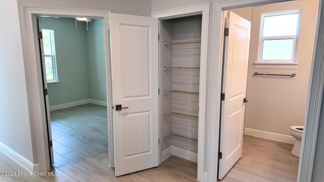 Building Photo - 414 Grove Ln