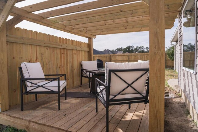 Building Photo - POOL - Elegant 4-Bedroom Home with Fenced Yard