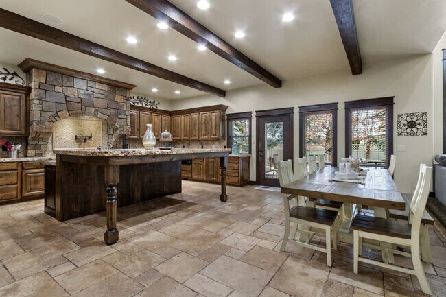 Building Photo - 5605 N Morpheus Pl