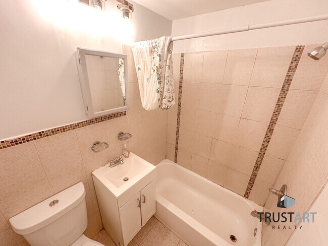 Building Photo - 2 Bedroom condo in Bustleton Philadelphia