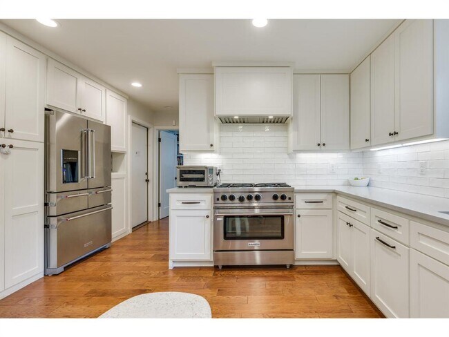 Building Photo - 8700 Mountainwood Cir