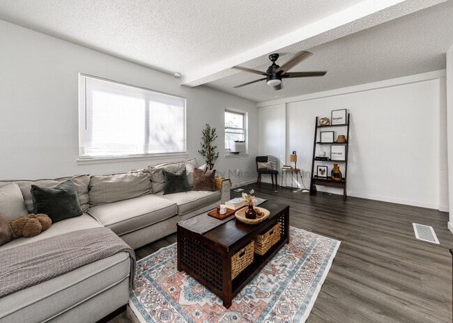 Building Photo - 520 Crest St