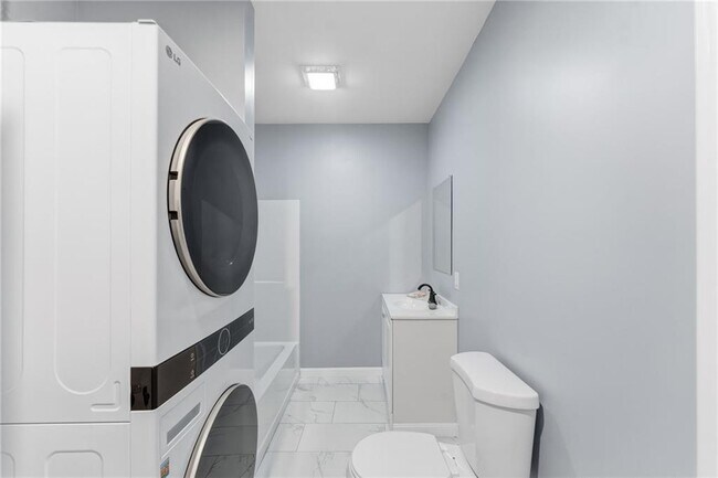 Building Photo - 108 Waterman Ave