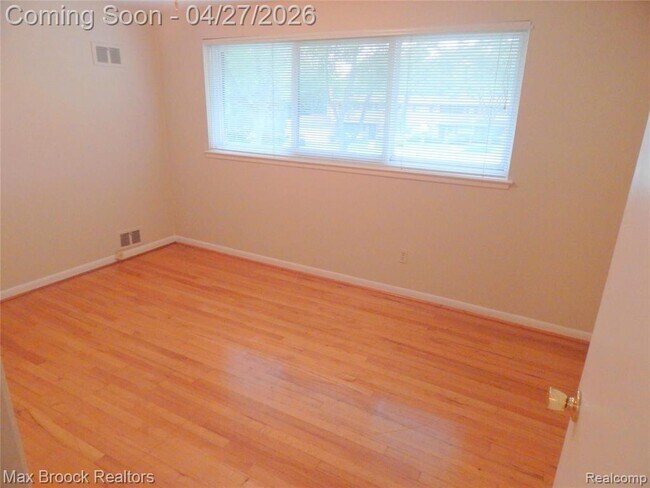 Building Photo - 116 E Hickory Grove Rd