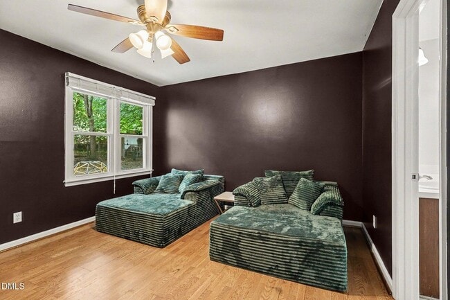 Building Photo - 302 Hutchins Dr