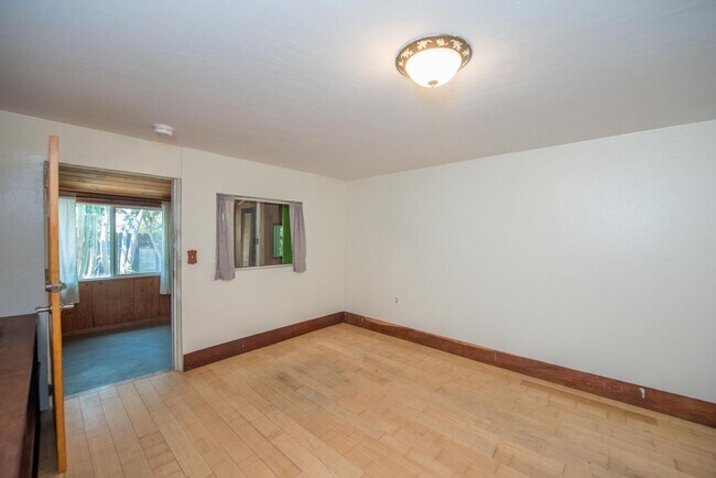 Building Photo - 2599 Huntington Dr
