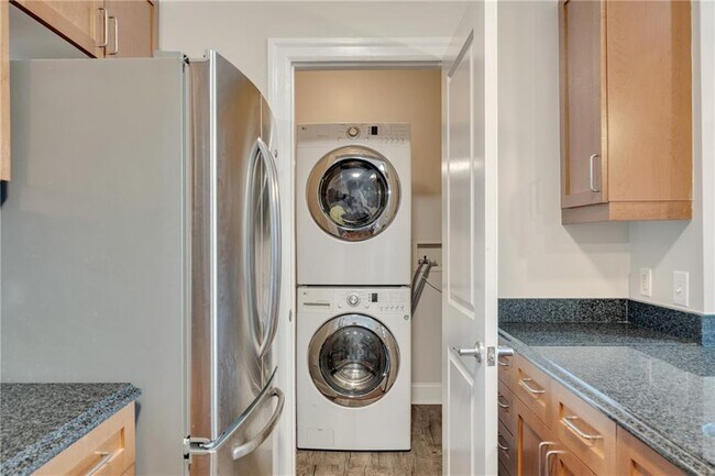 Building Photo - 325 East Paces Ferry Rd NE