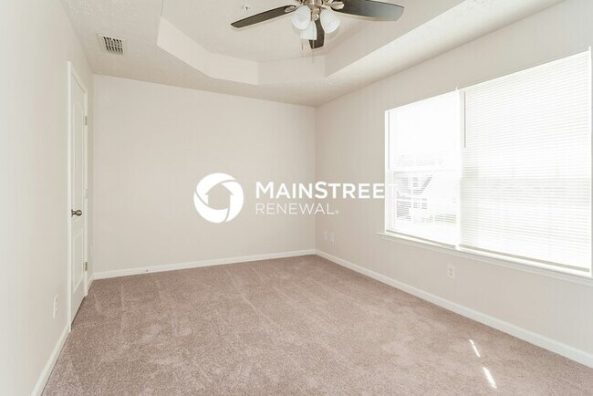 Building Photo - 3 Bedroom Pet-Friendly Home in La Vergne, TN with Main Street Renewal