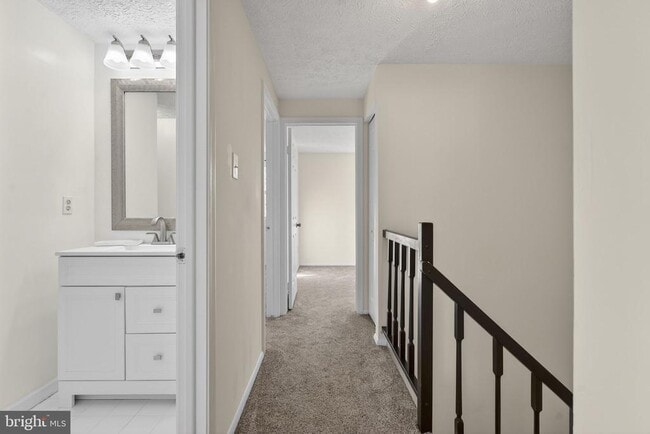 Building Photo - 8123 Steeple Chase Ct