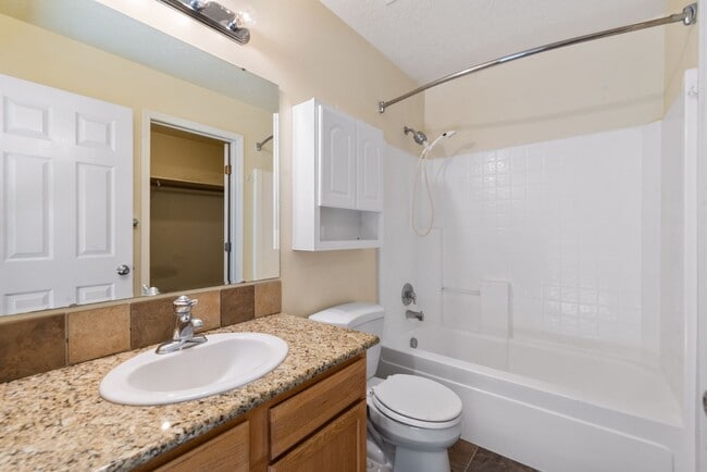 Building Photo - 3 Bedroom 2.5 Bathroom Home in Southwest B...