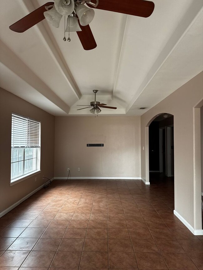 Building Photo - 3013 Jefferson Ave
