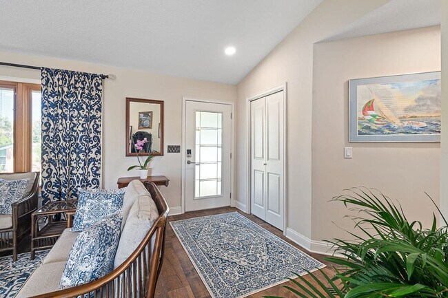 Building Photo - 430 Arricola Ave