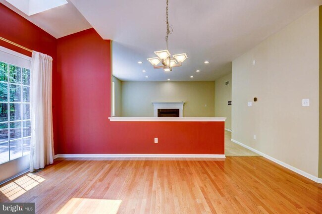 Building Photo - 45 Lockwood Dr