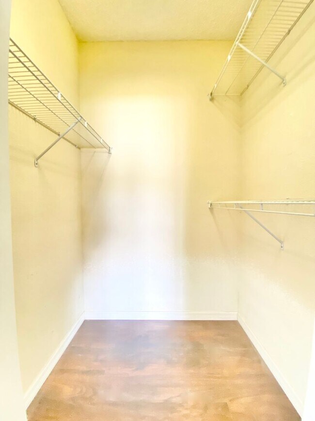 Building Photo - Stunning Lake View Home in Waterside Estate!