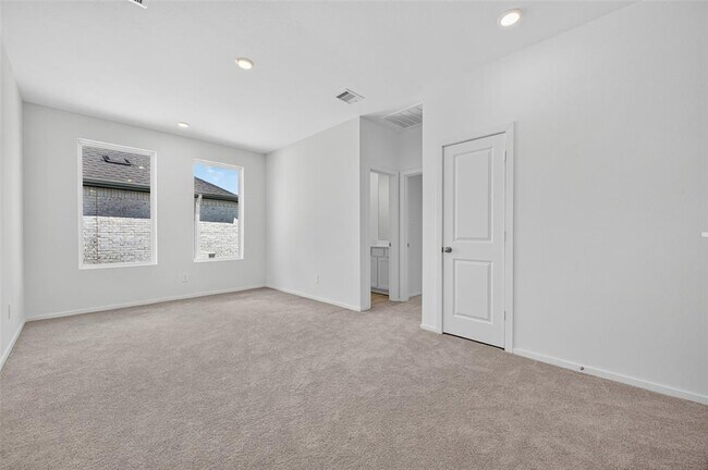 Building Photo - 32006 Medallion Oaks Trl