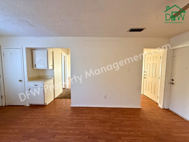 Building Photo - 1021 Pleasant Valley Ln