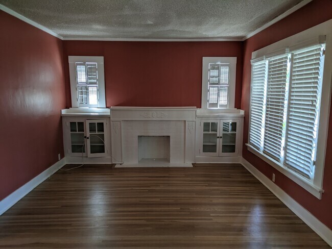 living room - 7716 Lexington Ave