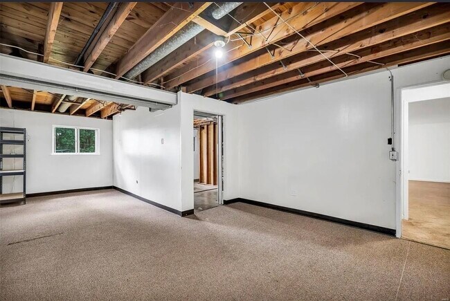 Building Photo - 2437 Pinehurst Dr