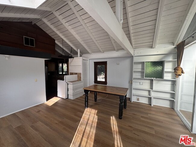 Building Photo - 825 N Beverly Glen Blvd