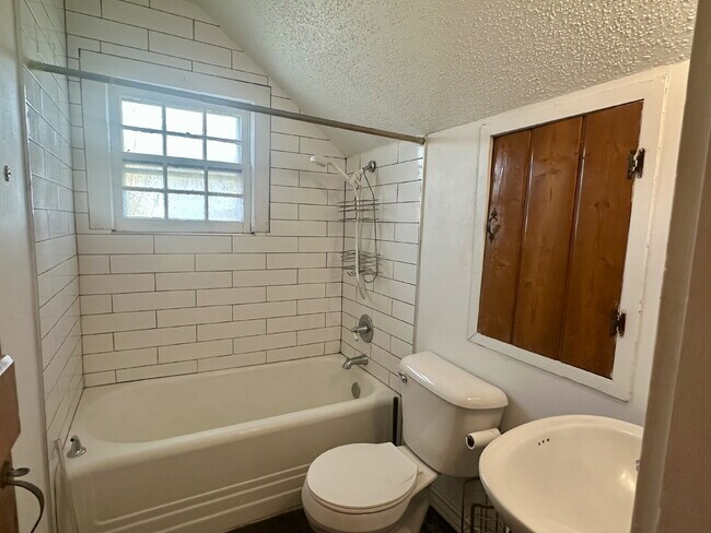 Building Photo - Character-filled Tech Terrace Beauty!