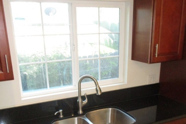 Building Photo - 6516 Beck Ave