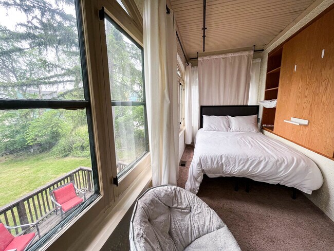 Building Photo - 110 Linden Ave