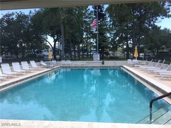 Building Photo - 5565 Trailwinds Dr
