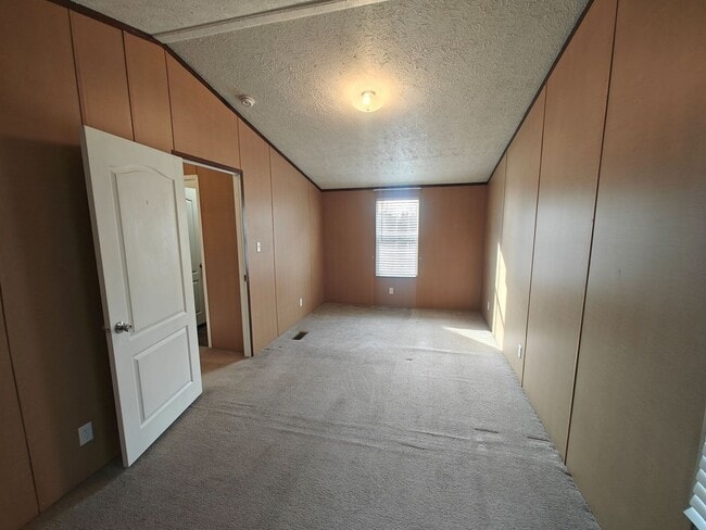 Building Photo - 2 bedroom home