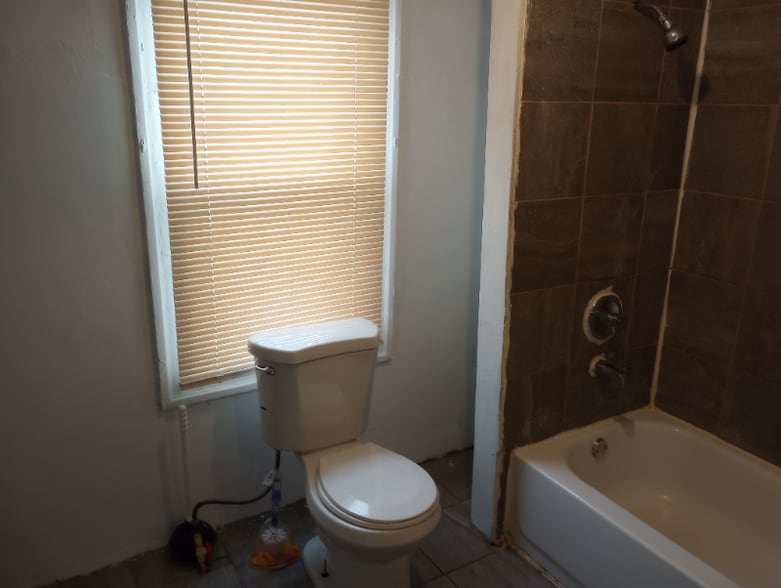 Building Photo - 16xx W Juniata St