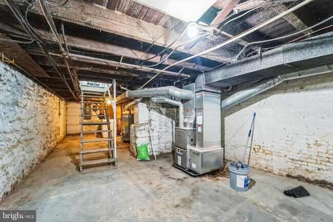 Building Photo - 2356 McCulloh St