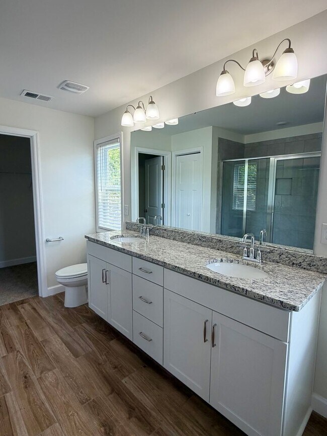 Building Photo - 610 Santa Clara Dr