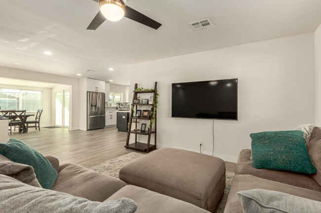 Building Photo - 6701 E Culver St