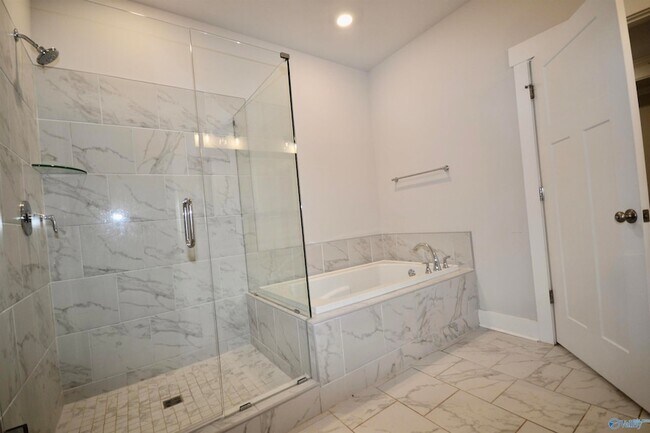 Building Photo - 151 Rugby Dr