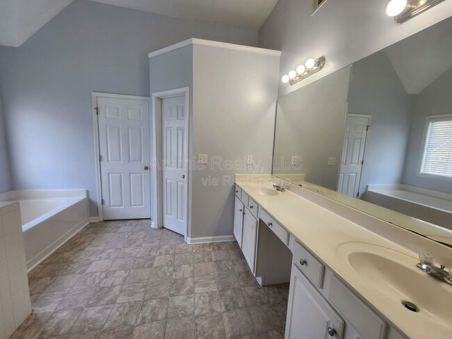 Building Photo - 6101 Vintage Pointe Pl