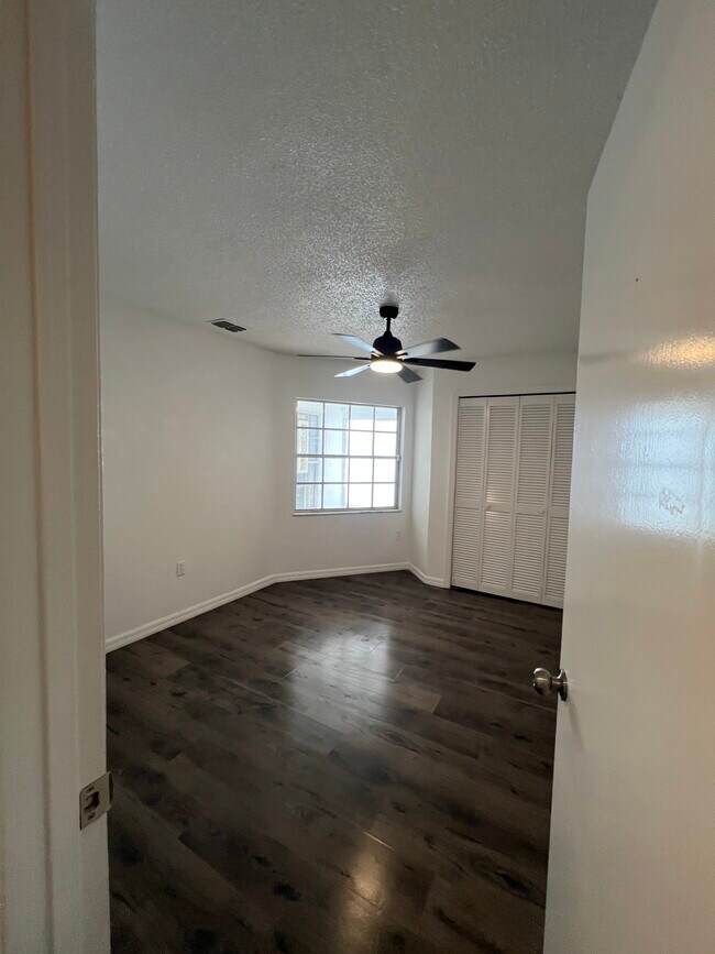 Building Photo - 667 Lake Dexter Cir