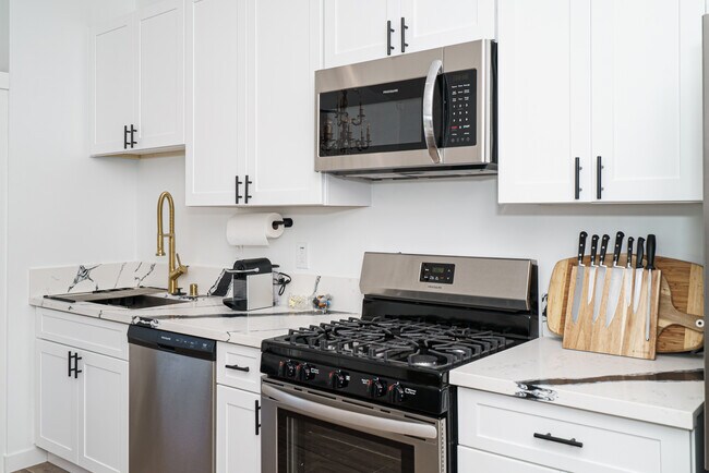 Building Photo - 9932 Sierra Madre Rd