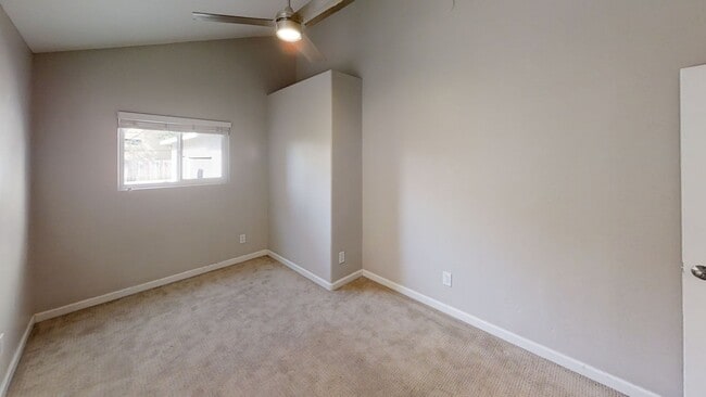 Building Photo - BIG House! Spacious bedrooms! Garage and Driveway Parking!