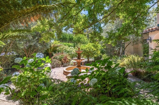 Building Photo - Mediterranean Beauty in Crescent Park – 5B...