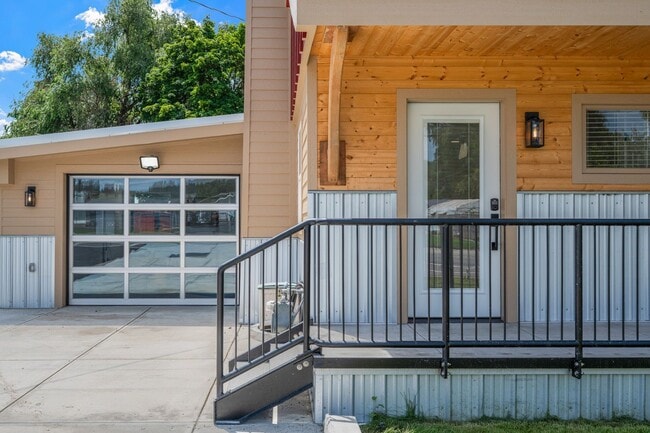 Building Photo - 14420 E Wellesley Ave