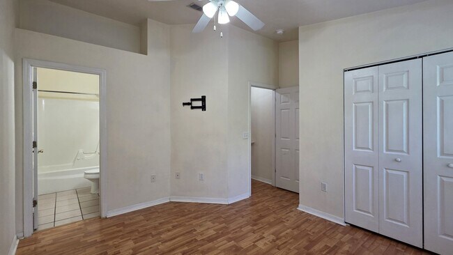Building Photo - FOR RENT 2 bed 2.5 bath Condominium