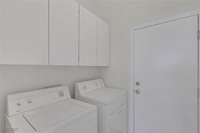 Building Photo - 10132 Crest Brook Pl