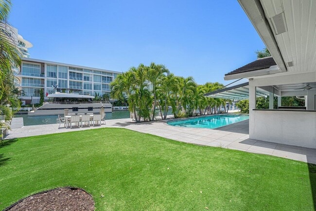 Building Photo - 2540 Mercedes Dr