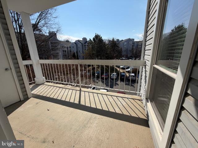 Building Photo - 3175 Summit Square Dr